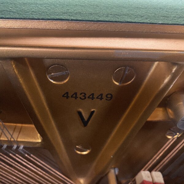 1975 - Steinway & Sons Model V 125.jpg